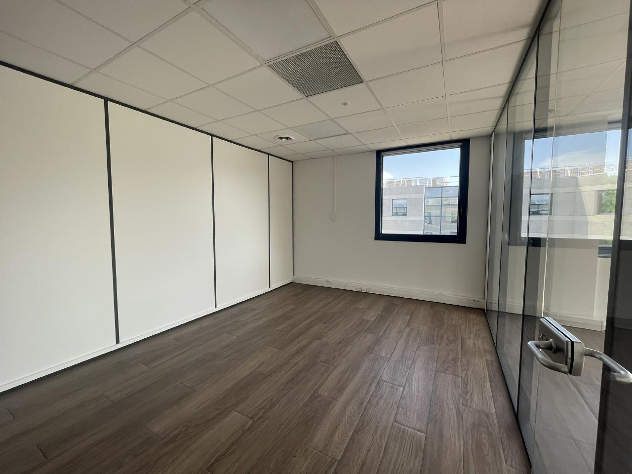 Bureau Aix-en-Provence 691m² Location bureau Aix-en-Provence Bouches-du-Rhône OLBUR2315721 3